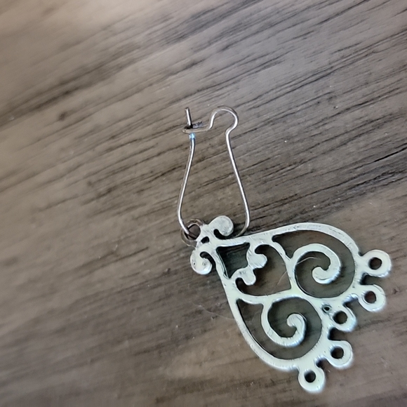 NWOT Plunder Earrings - Picture 3 of 4